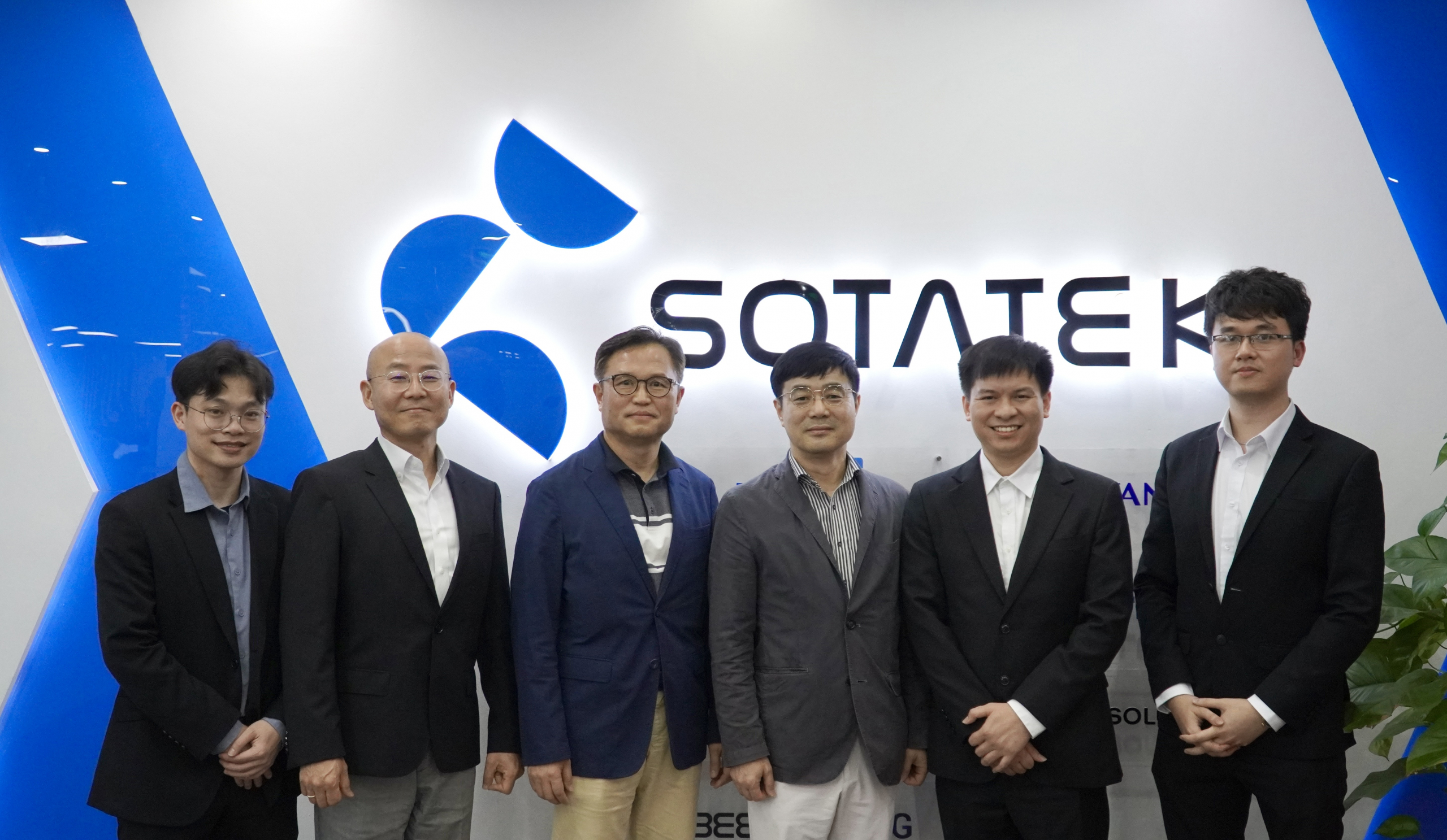 SotaTek and Lemon Healthcare representatives