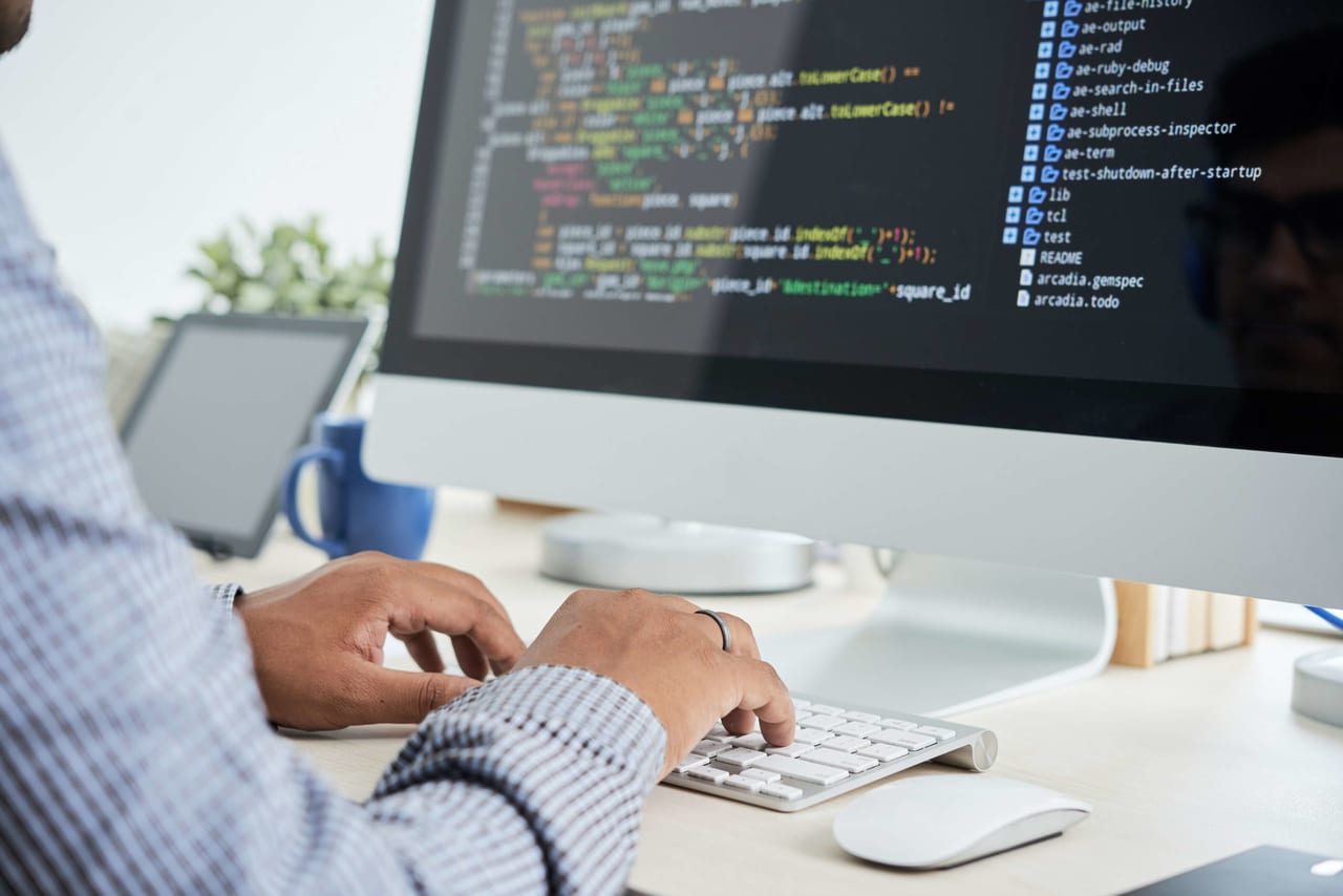 Minimum amount of hand-coding allows users to quickly and easily construct solid apps
