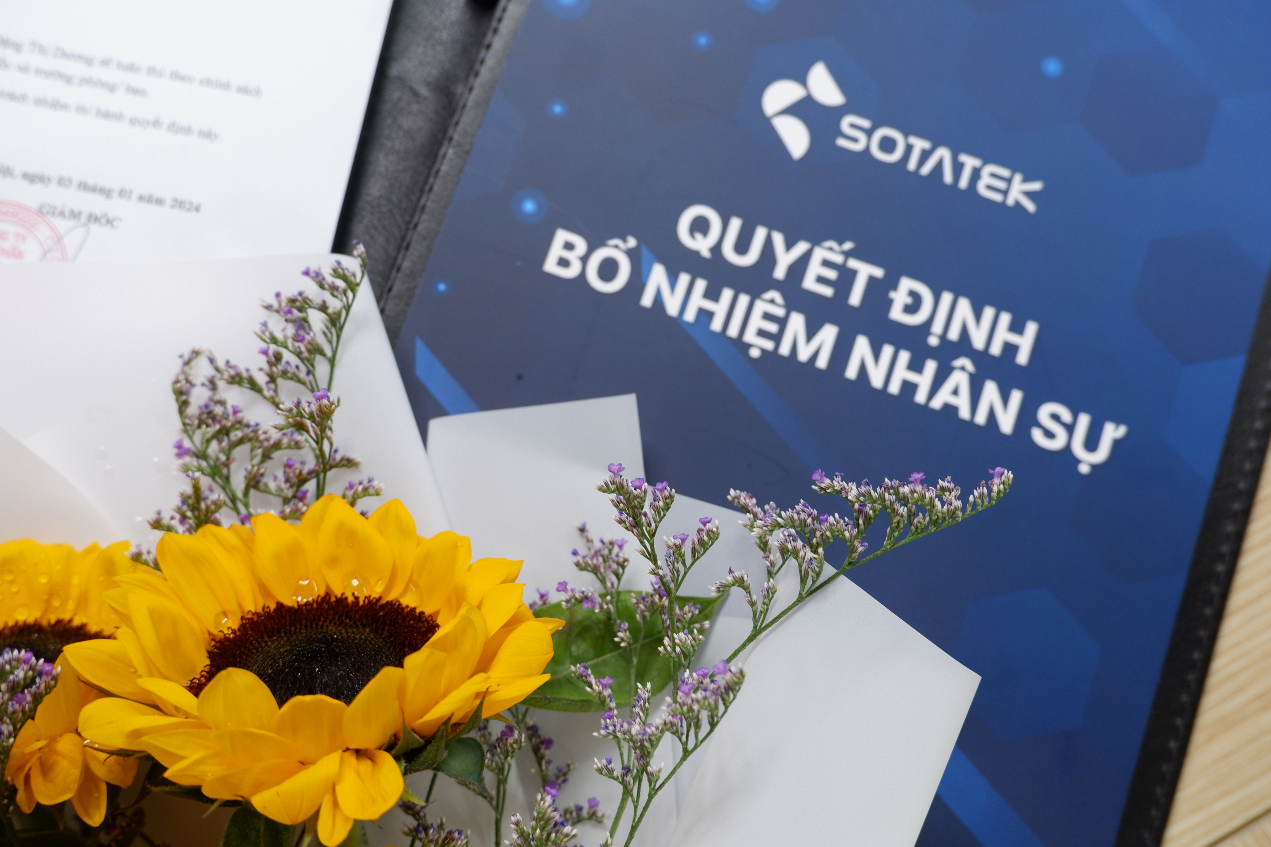 The decision and congratulatory flowers for members appointed
