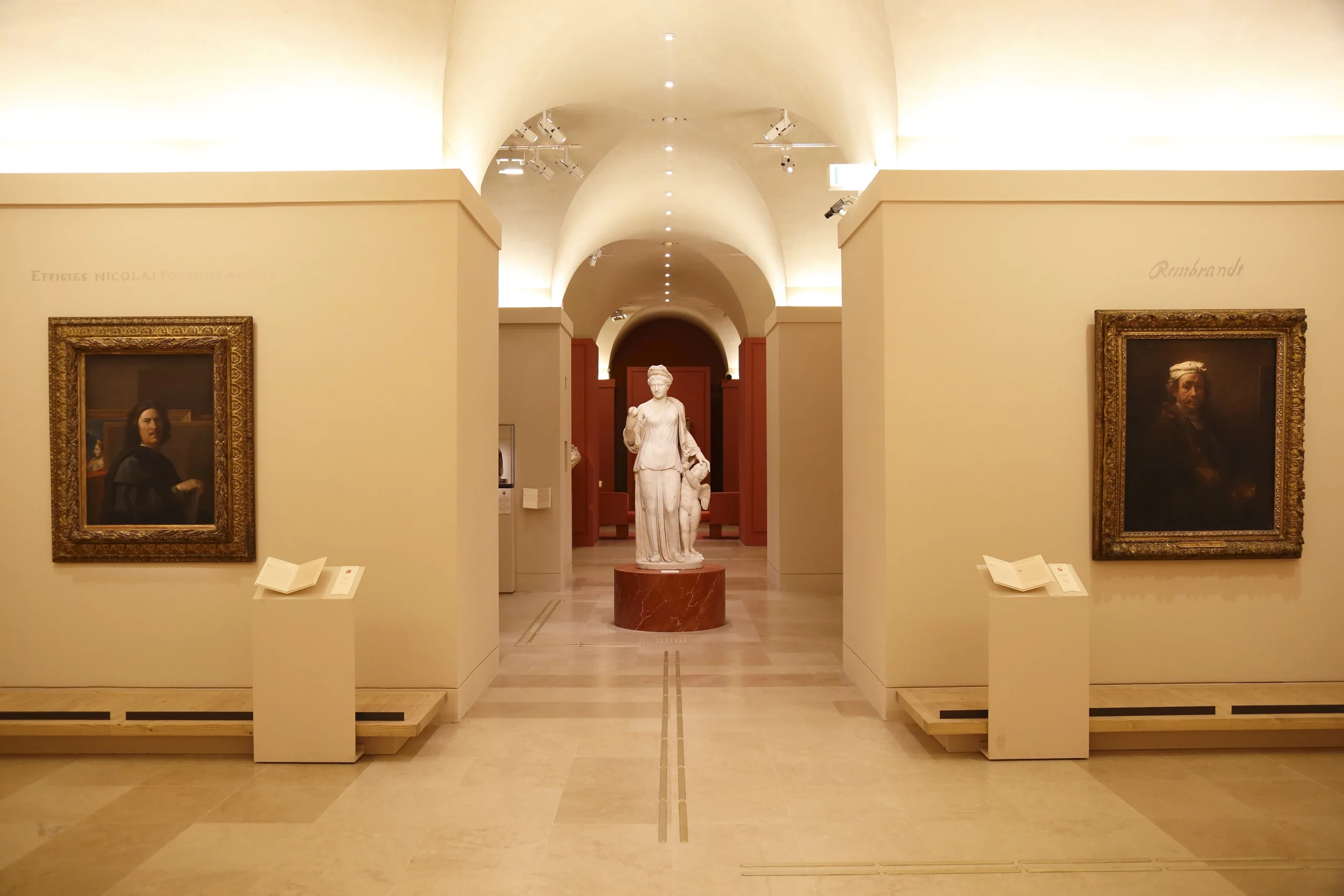 Virtual tours of Louvre Museum Paris