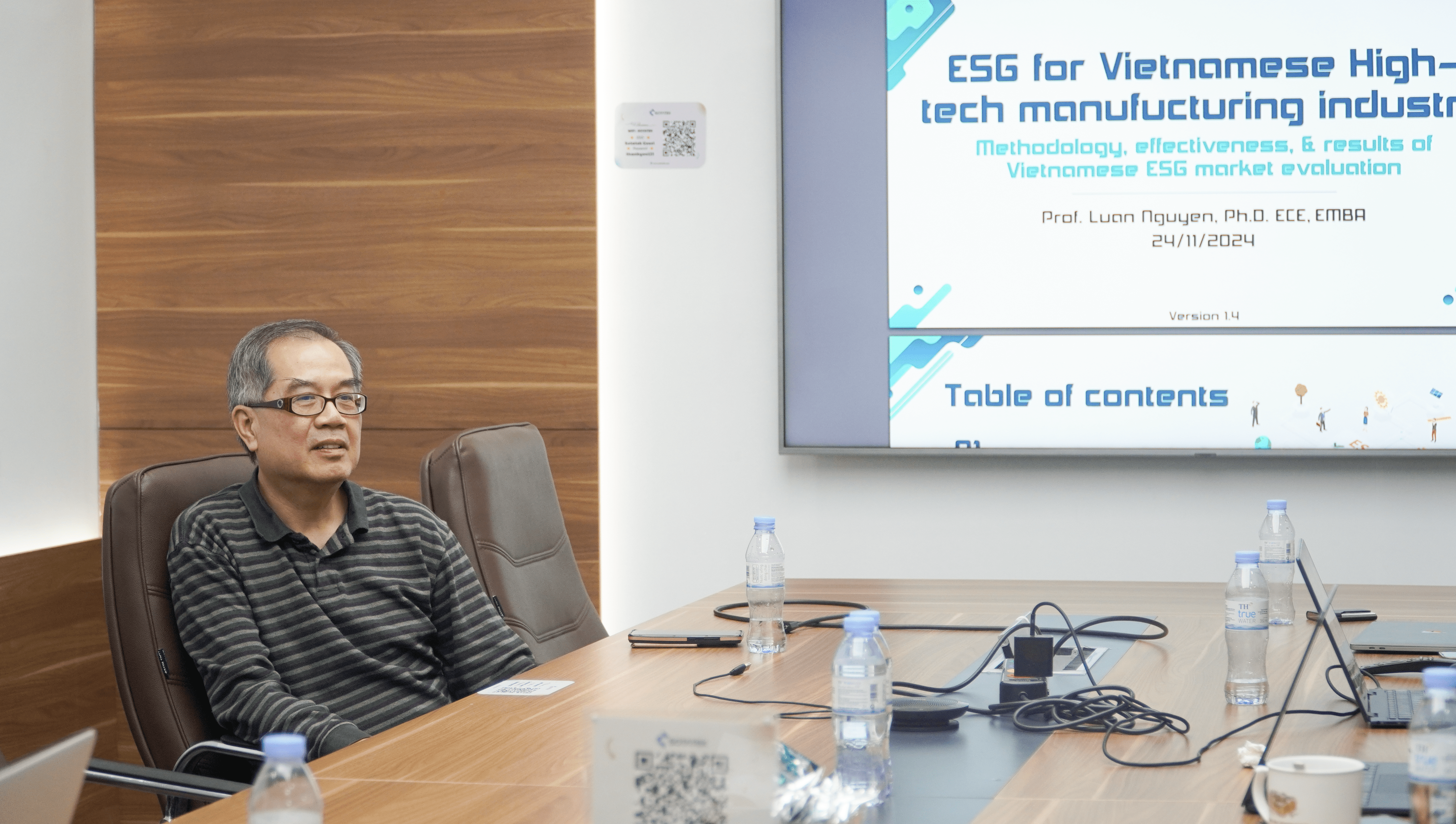 Professional-doctor-nguyen-duy-luan-at-SotaTek-ESG-sharing